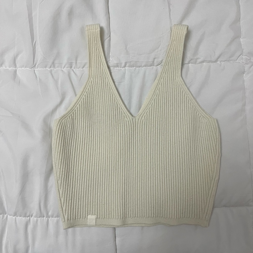 LULULEMON ribbed knit crop tank size 4!